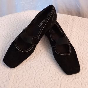 AEROSOLES BLACK SUEDE FLAT SHOES W/GOLD TRIM SZ8.5